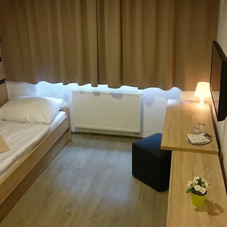 모텔 Tam Autohof 3*